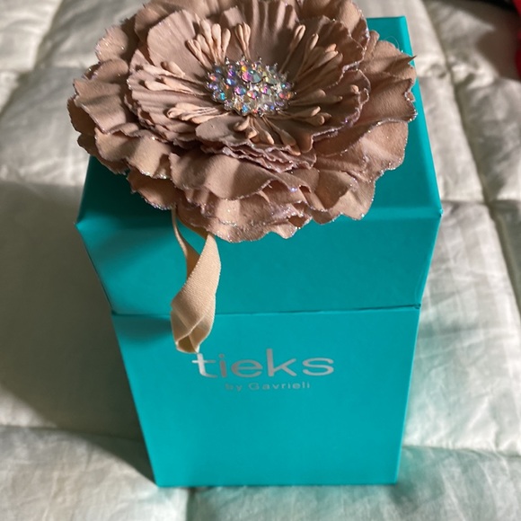 TIEKS, RARE CHAMPAGNE GOLD SIZE 8 - Picture 4 of 5
